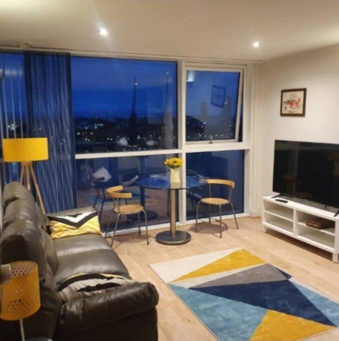 Lovely Waterfront Flat Canary Wharf Excel Centre Apartamento Londres Exterior foto